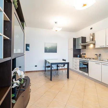 Moderno Con Garage, Wi-fi, Aria Condizionata E Terrazzo Appartamento