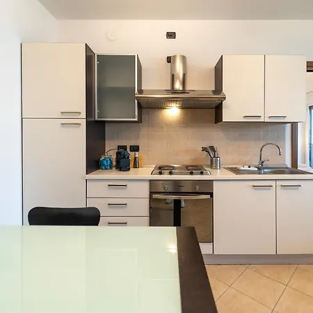 Moderno Con Garage, Wi-fi, Aria Condizionata E Terrazzo Appartamento
