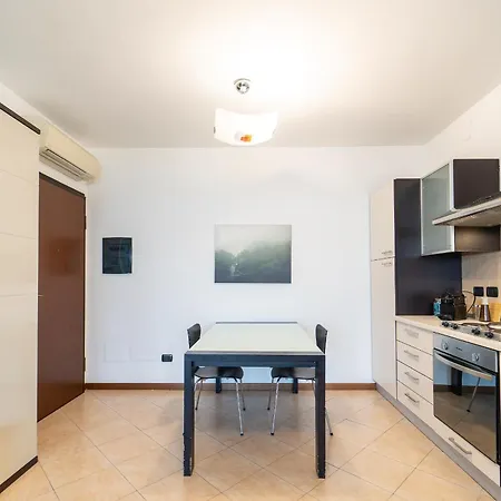 Moderno Con Garage, Wi-fi, Aria Condizionata E Terrazzo